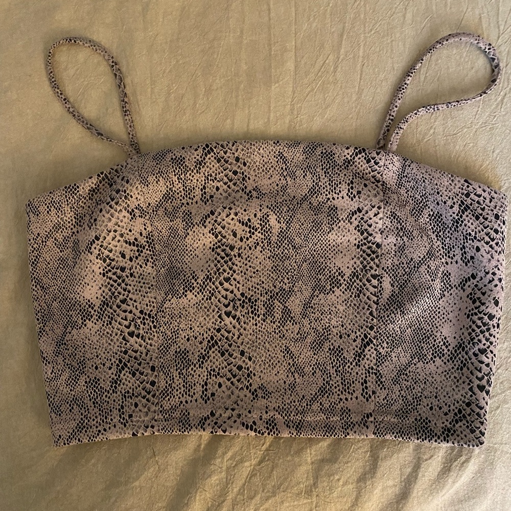Snack print crop top